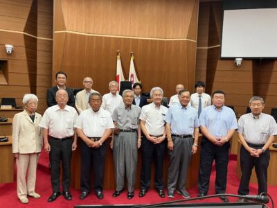 下野市議会の皆様の写真
